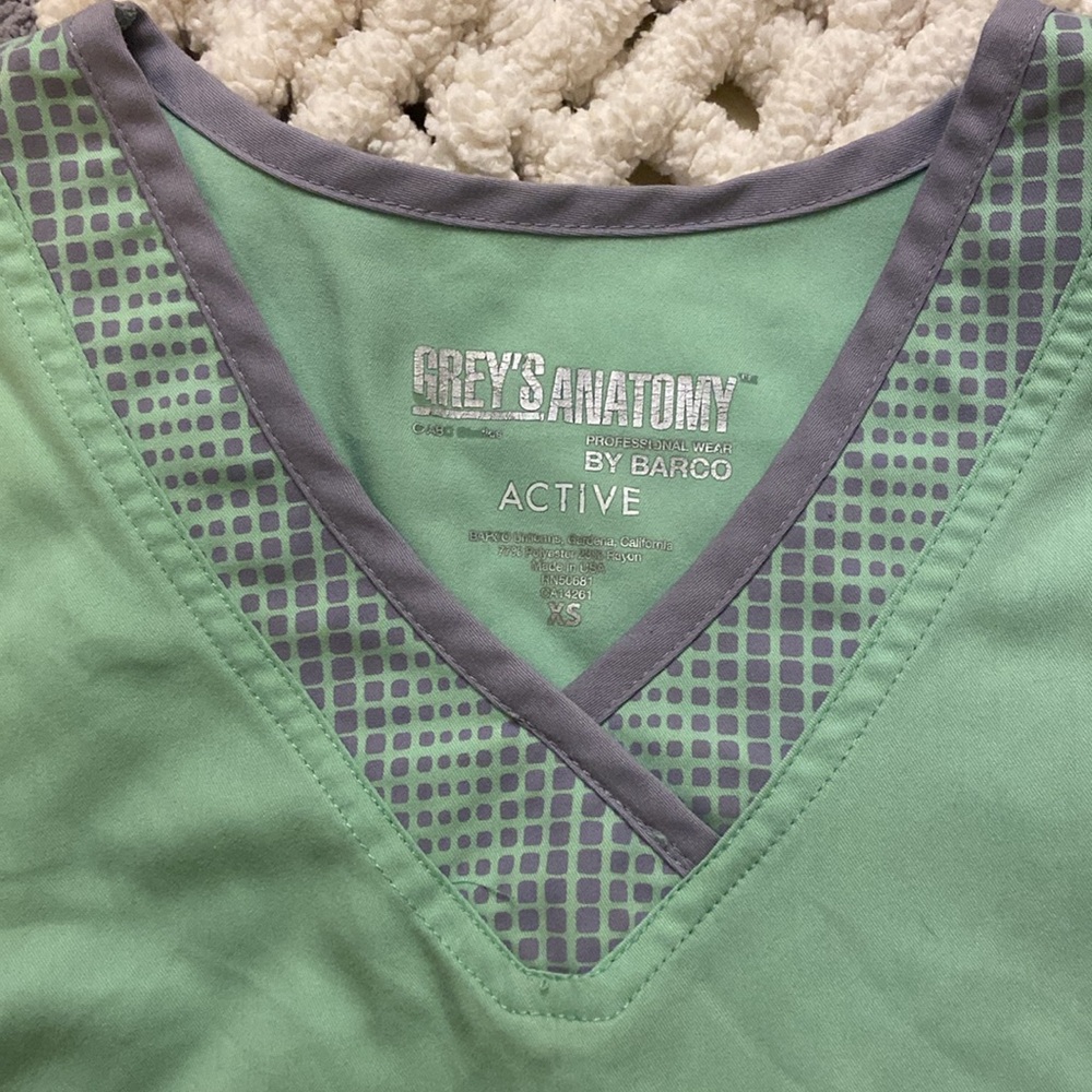 Scrub top - Picture 2 of 3